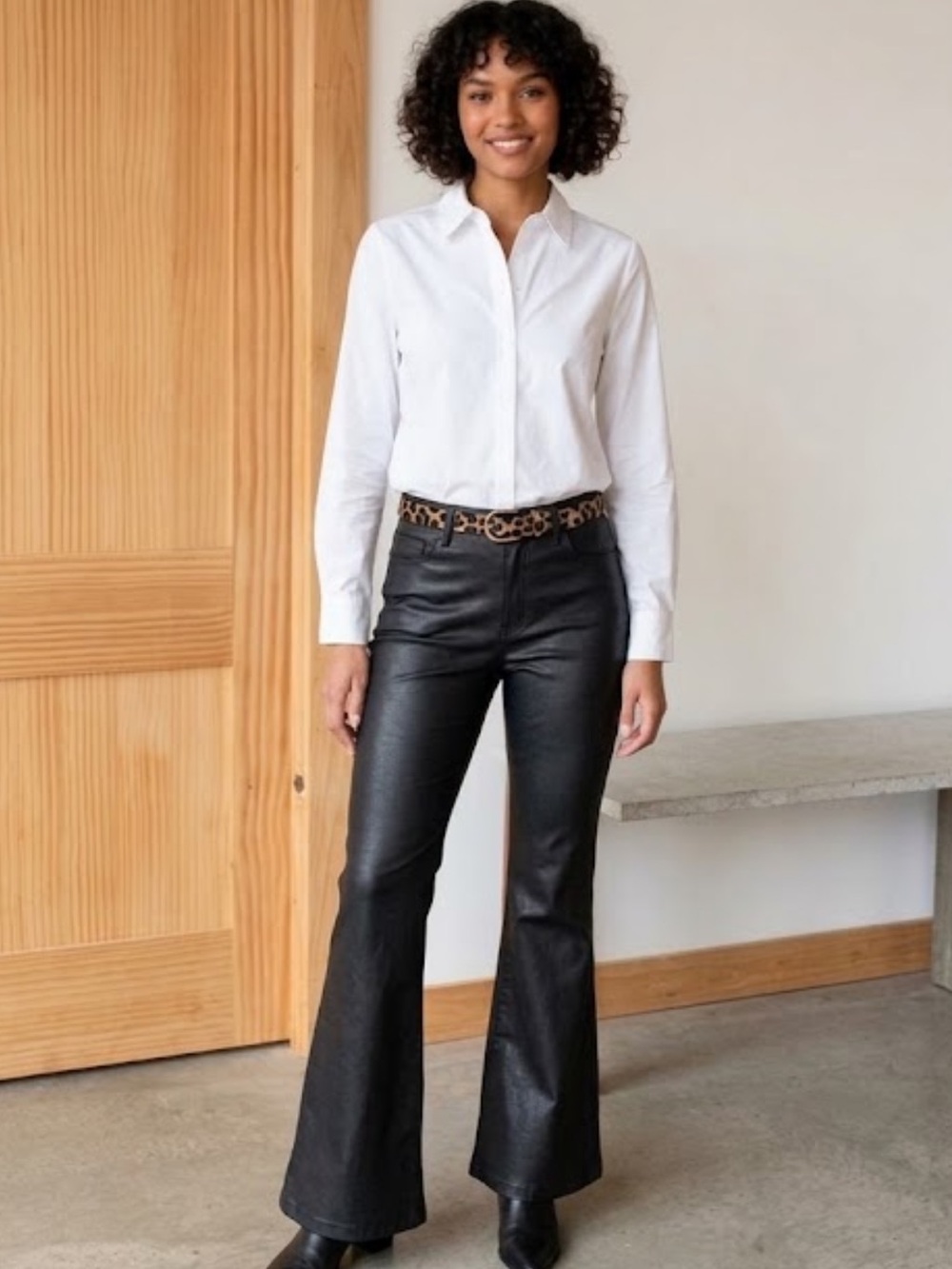 Edgy Y2K Faux Leather Flare Pants KUT From The Kloth Ana High Rise Black 8
S